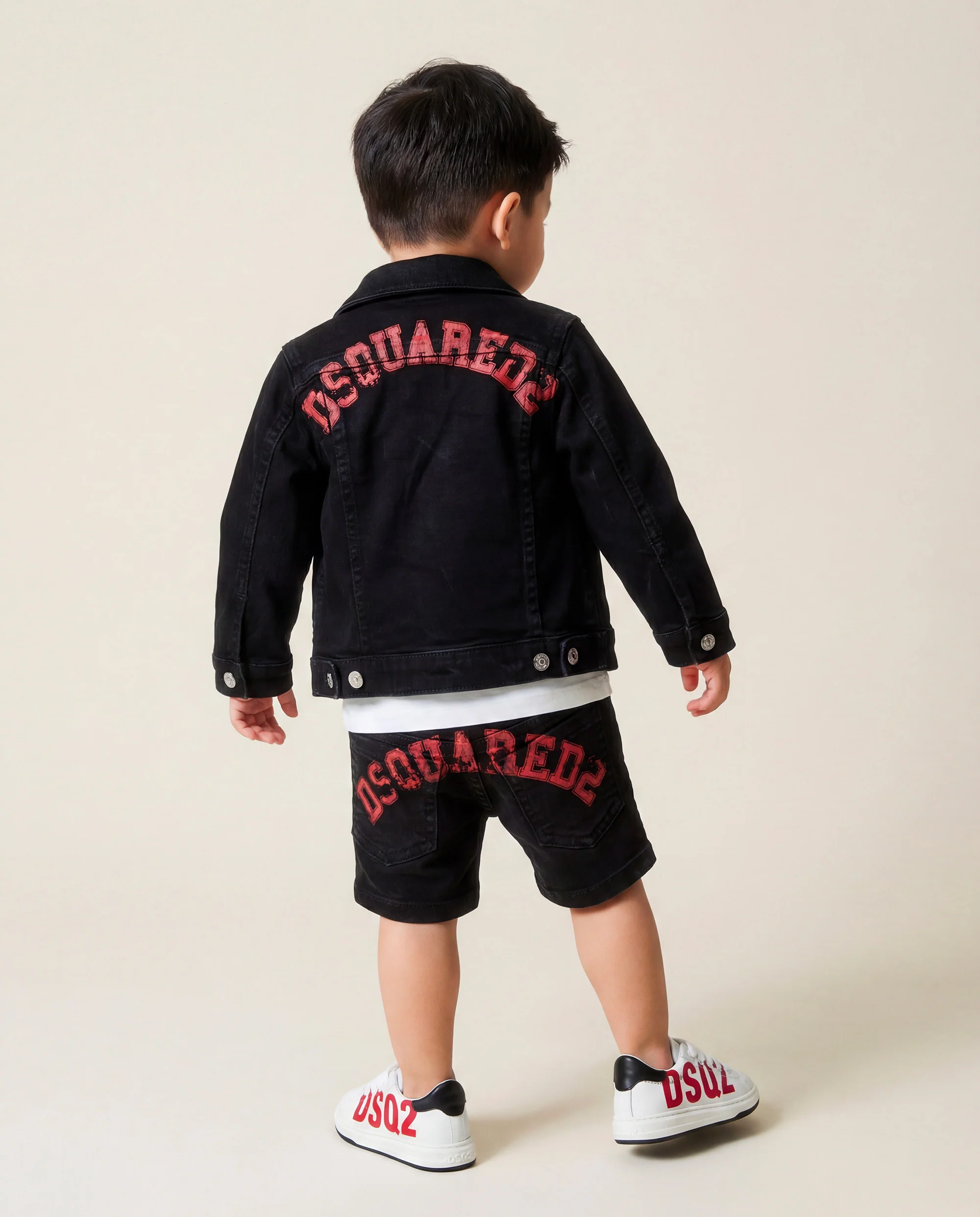 Dsquared2 Kids Bermuda in Denim Nero con Maxi Stampa Logo Retro per Neonati
