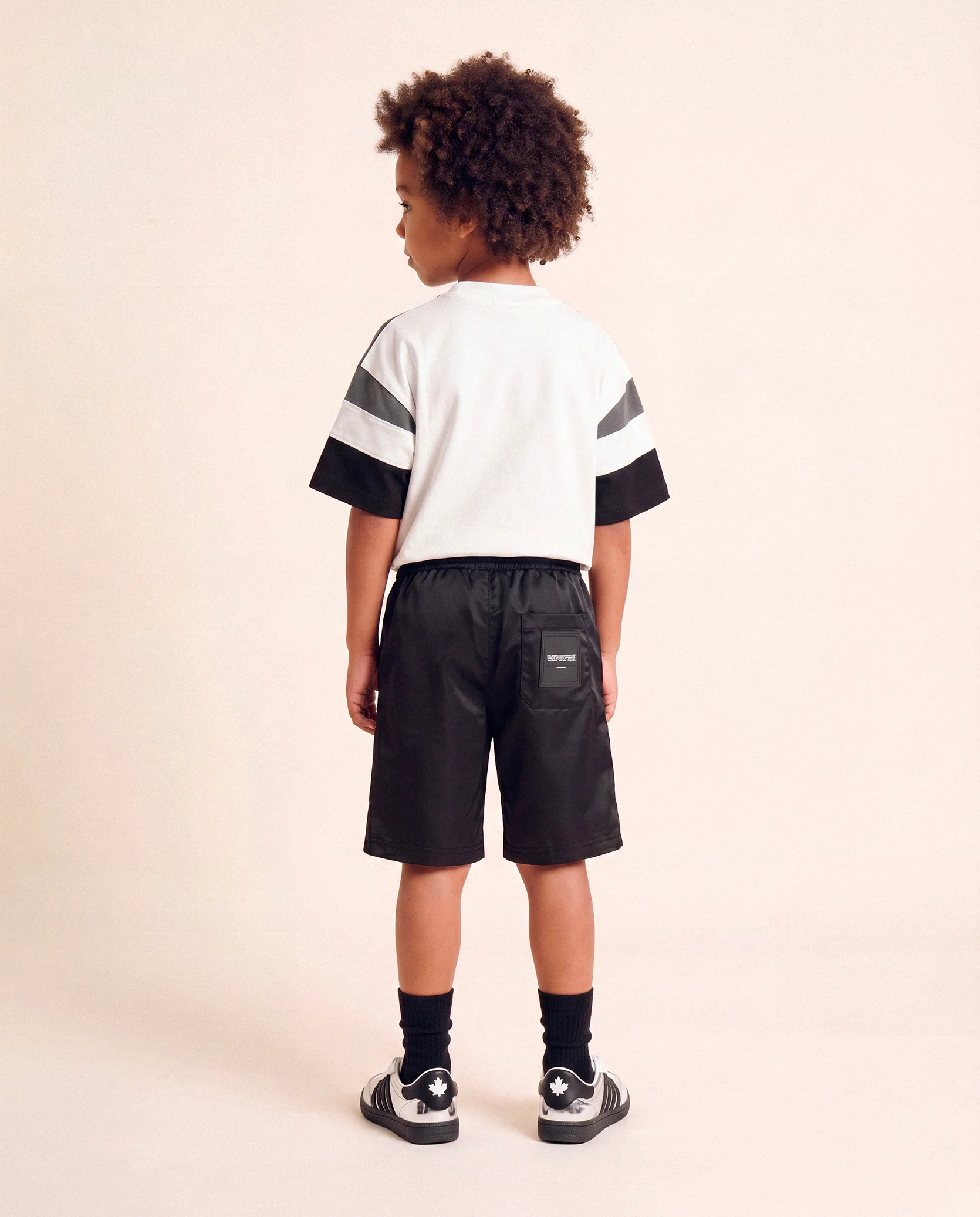 Yes London Kids Bermuda Nero e Grigio a Contrasto con Laccio e Applicazione Logo sul Retro per Bambini